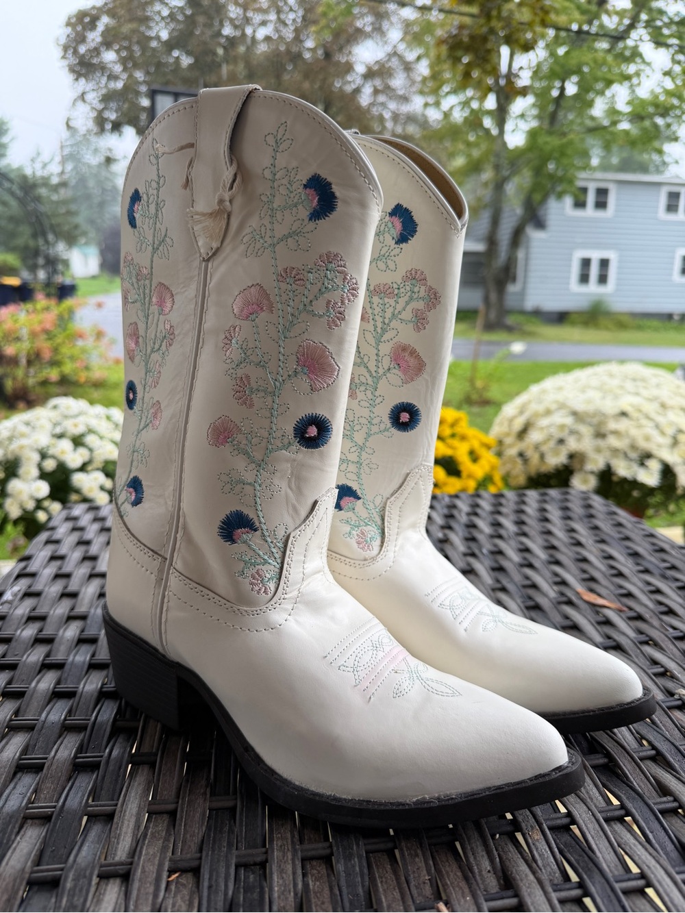 Shyanne Cream Floral Embroidered Western Heeled Boots